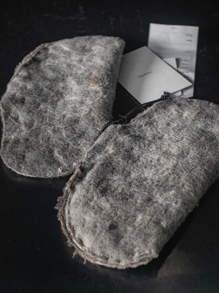 toward(s)<br>HOME SLIPS IN HAND QUILTED AND FELTED MERINO WOOL / DARK GREY