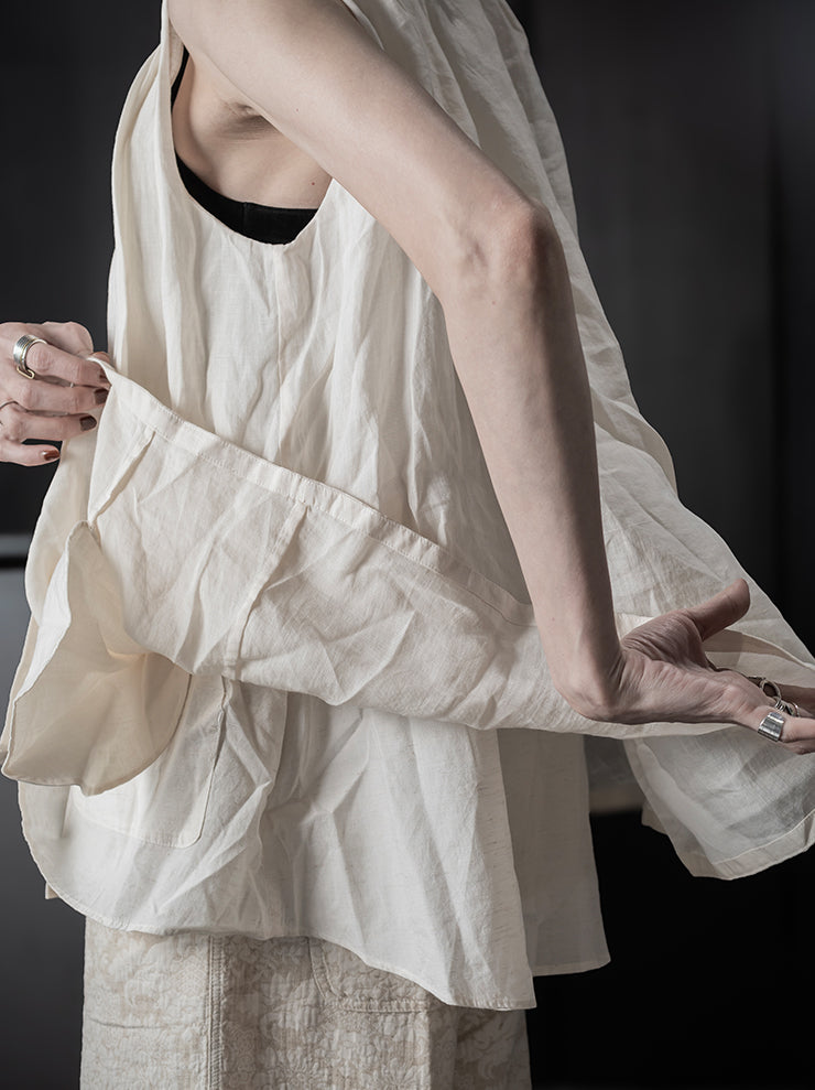 KINYAN LAM<br>WOMENS Natural Dye Pleated Ballon Vest / White