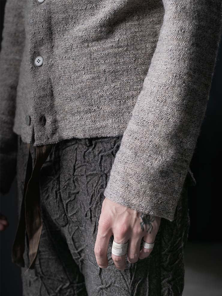K'ANG<br>UNISEX ROUND NECK MID FIT CARDIGAN / GREYISH BROWN
