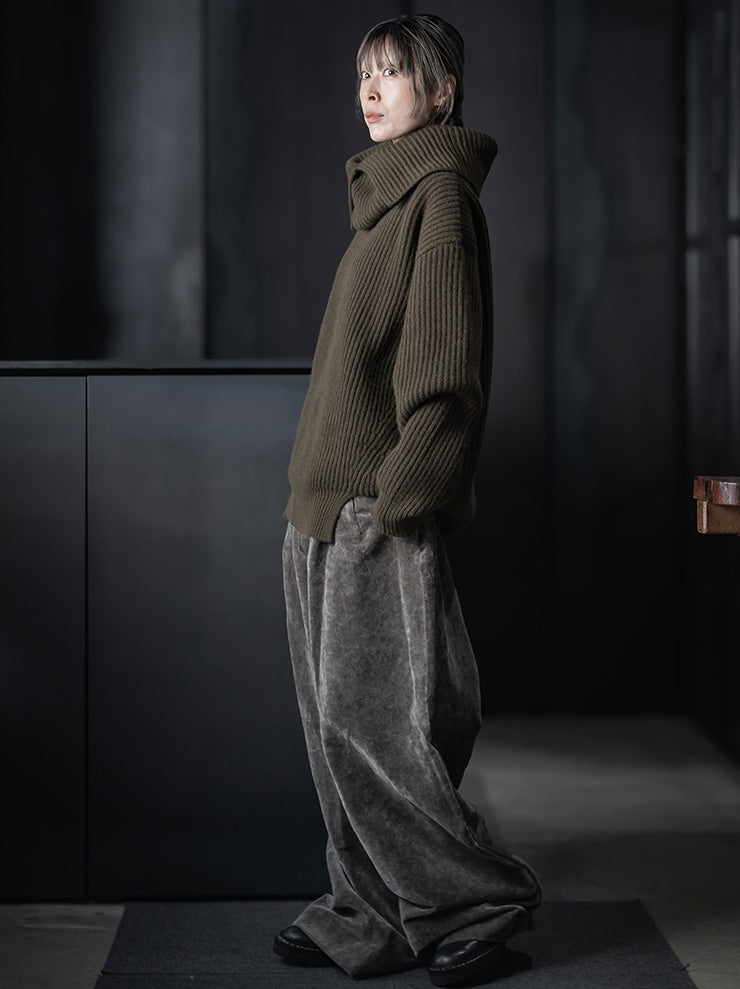 UMA WANG<br>UNISEX CASHMERE NECK / ARMY GREEN