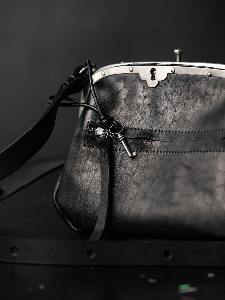 MDK – MIRANDA KALOUDIS<br>FRENCH LOCK BAG M / HORSE LEATHER / BLACK