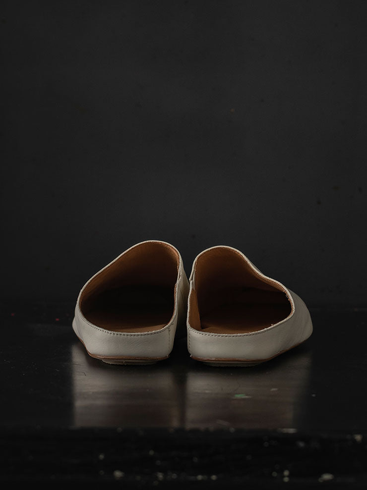 UMA WANG<br> WOMENS BALLET SLIPPERS / OFF WHITE