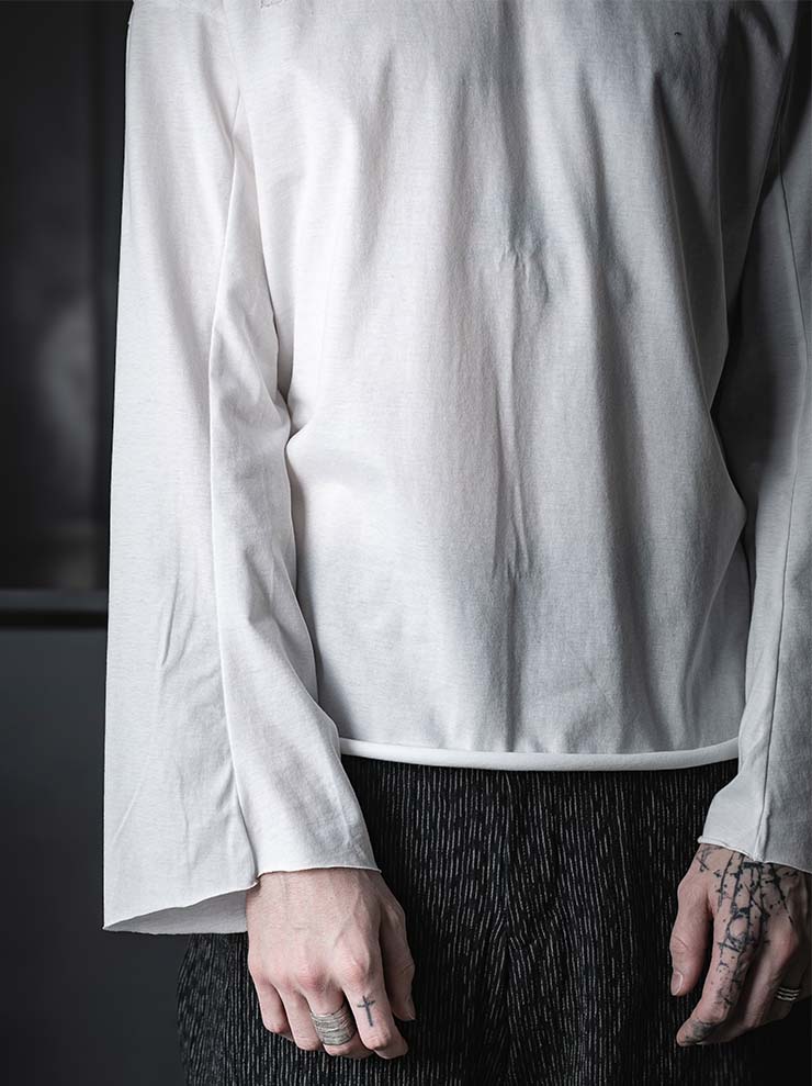 individual sentiments<br />UNISEX Loose-fit Long-sleeve T-shirt / OFF WHITE