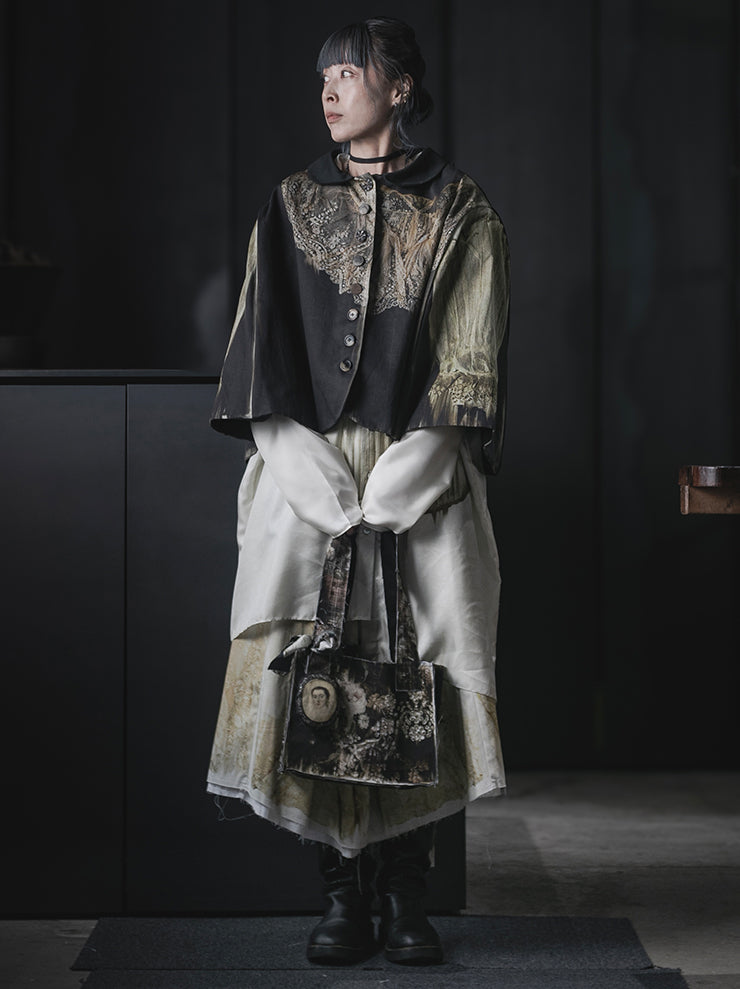 IA LONDON<br>TYPE TWO CAPE / LACE COLLAR PRINT