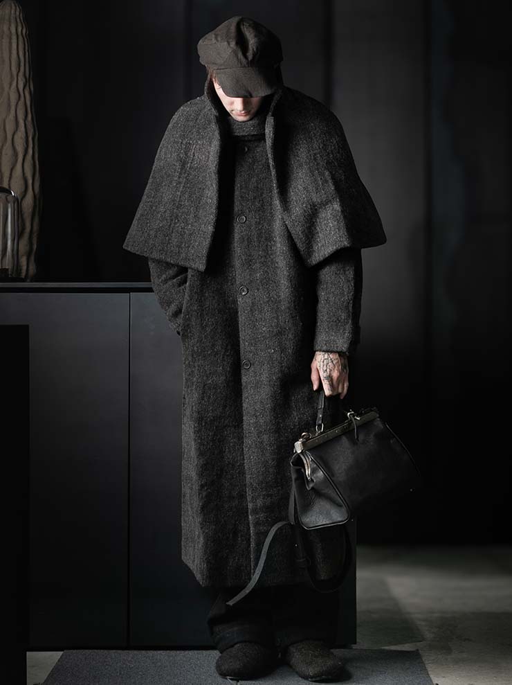 toward(s)<br>MERINO &amp; YAK WOOL BLEND CAPE / DARK GREY