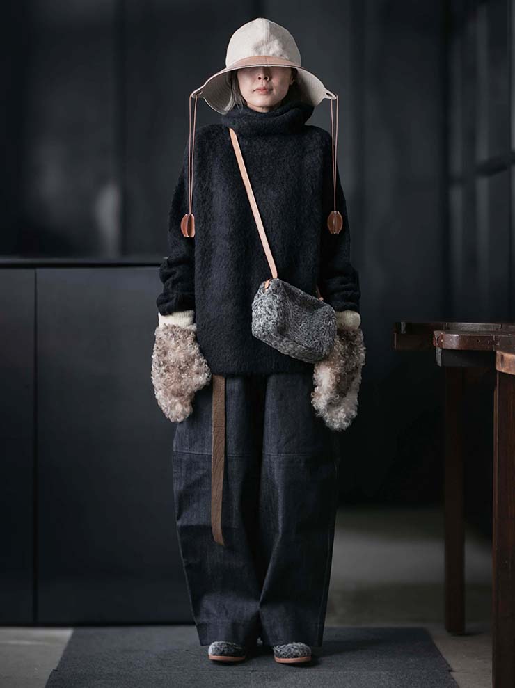 THE BACKWARD VENDOR<br> Shearling Gloves / BROWN & WHITE