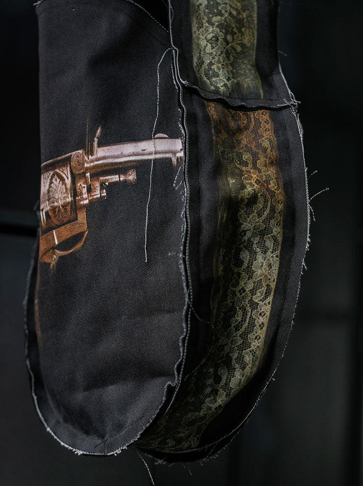 IA LONDON<br> LARGE CAMEO MESSENGER BAG / GUNS & SHOES PRINT