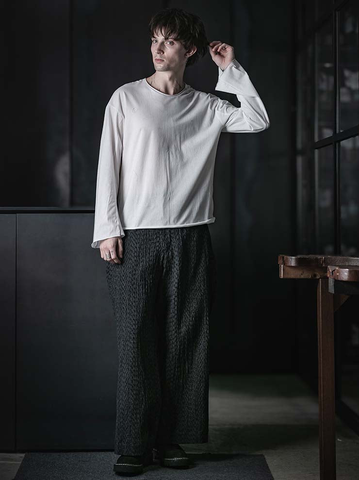 individual sentiments<br />UNISEX Loose-fit Long-sleeve T-shirt / OFF WHITE