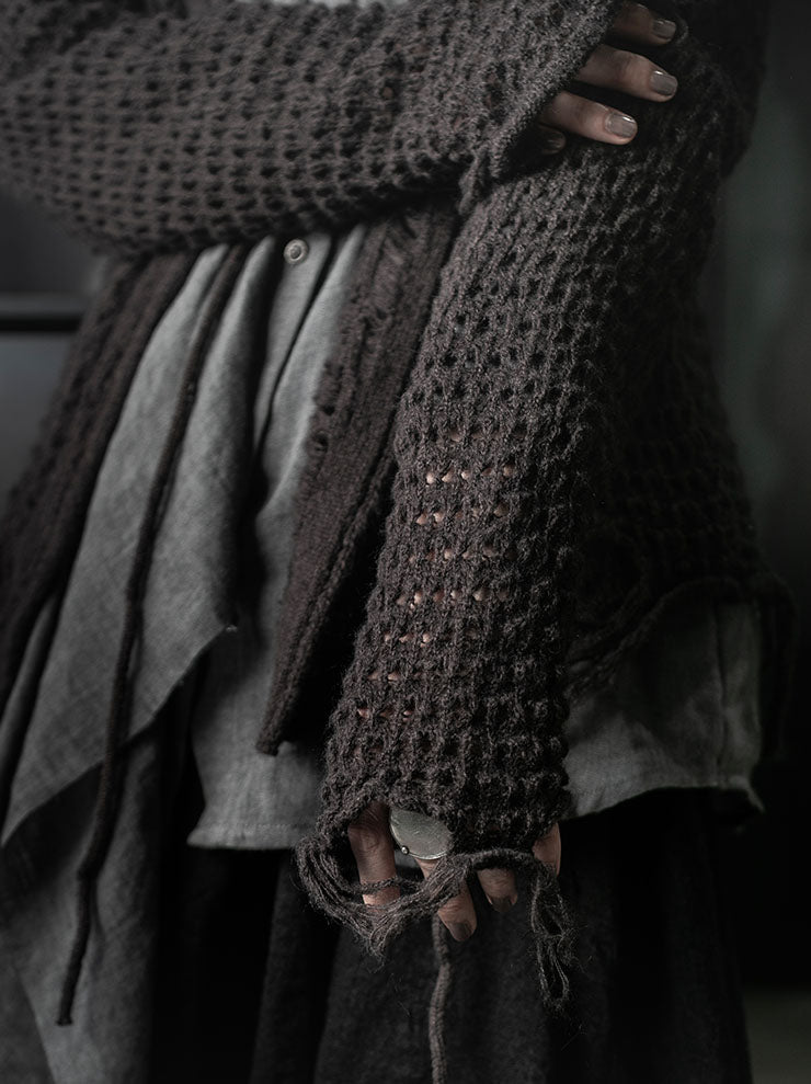 CHIAHUNG SU<br>STICK KNITTED RAWING CARDIGAN / DARK BROWN