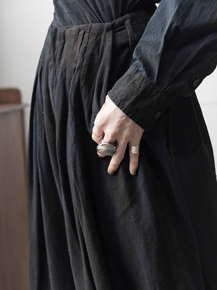 KINYAN LAM<br>UNISEX ナチュラルダイリラックスプリーツトラウザー / INDIGO BLUE