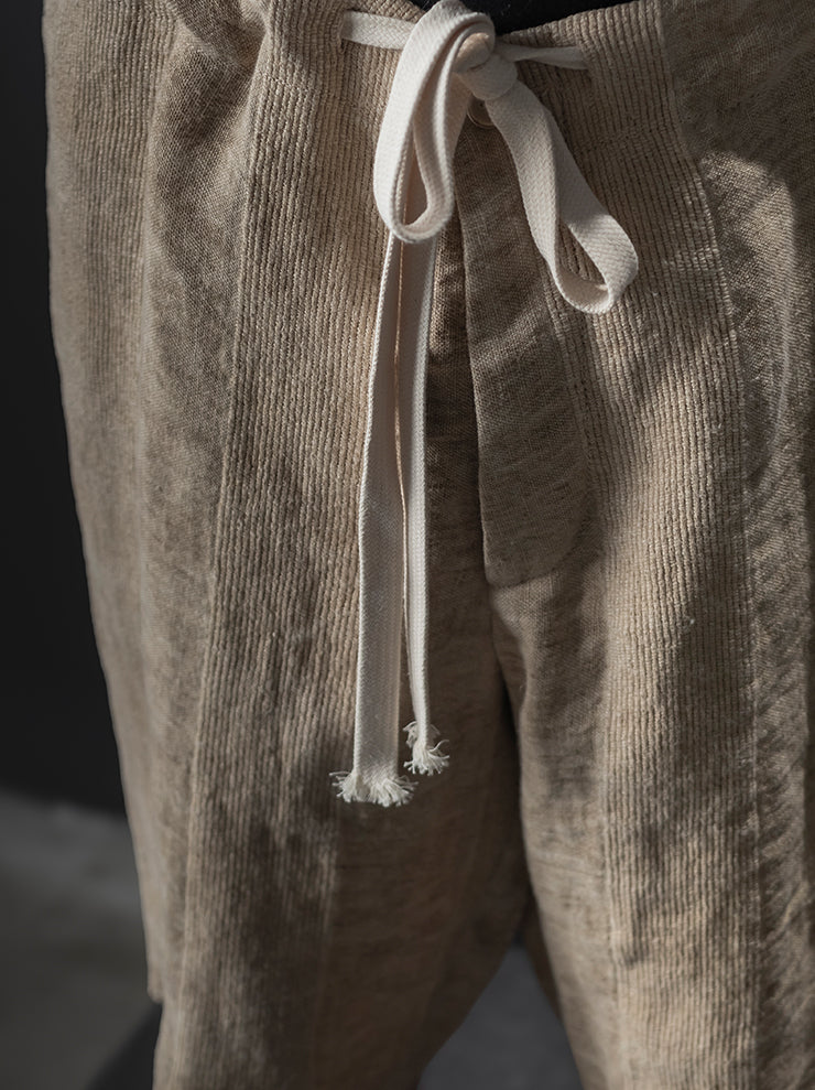 UMA WANG<br> MENS LINEN SHORTS / TAN