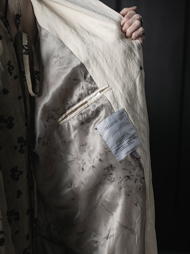 CHIAHUNG SU<br>STRAPPING DAMAGE WASHED & HAND WOVEN COAT / ECRU