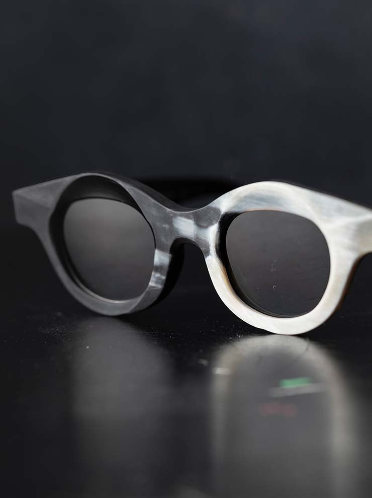 RIGARDS<br/>GENUINE HORN & TITANIUM フレームサングラス / BLACK & WHITE / RG1063