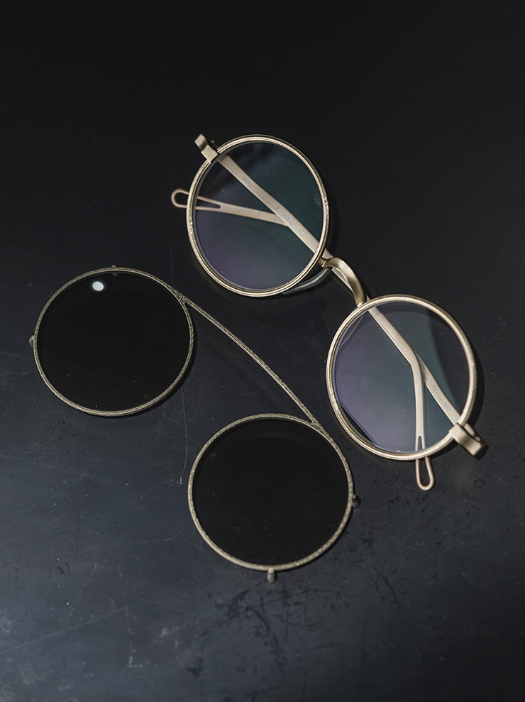 UMA WANG × RIGARDS<br>THE VICTORIAN CLIP SUNGLASSES / GOLD × ANTIQUE GOLD