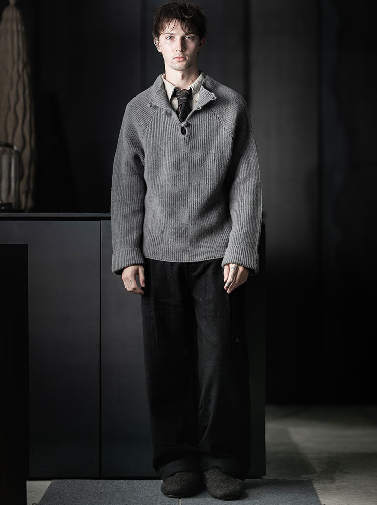 toward(s)<br>POLO SWEATER IN CROCHETED SHEEP WOOL / DARK GREY