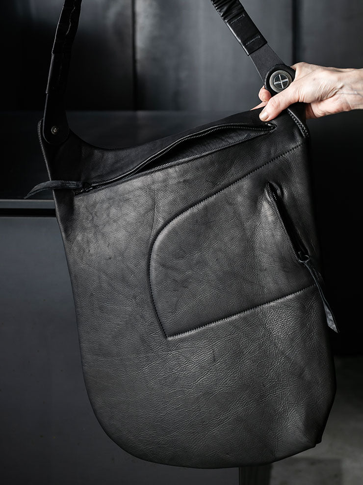 ISAAC SELLAM EXPERIENCE Bonded Leather Messenger Bag / NOIR