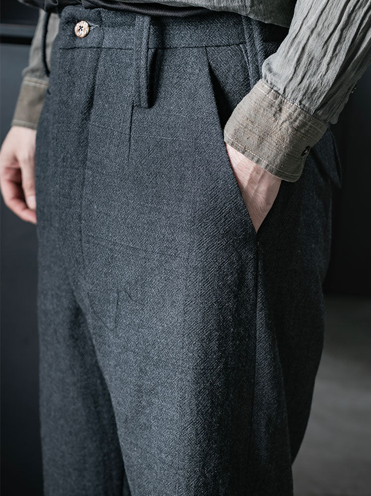 CHIAHUNG SU<br>MENS HAND WOVEN & WIDE STRAPPING TROUSER WITH LINING / GREY