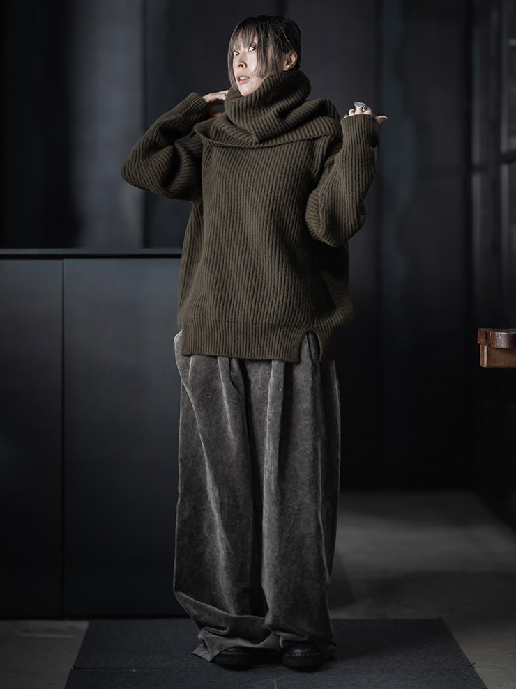 UMA WANG<br>UNISEX CASHMERE NECK / ARMY GREEN
