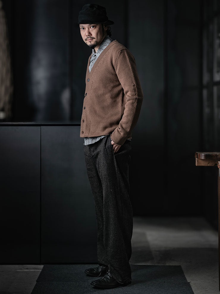 K'ANG<br>UNISEX V-NECK NO-SEAM CARDIGAN / BROWN