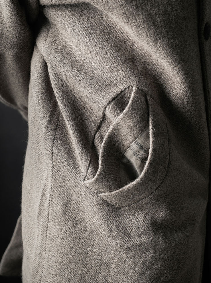 toward(s)<br>SHEEP CAMEL MIX WOOL STOCK COAT / UNDYED BEIGE