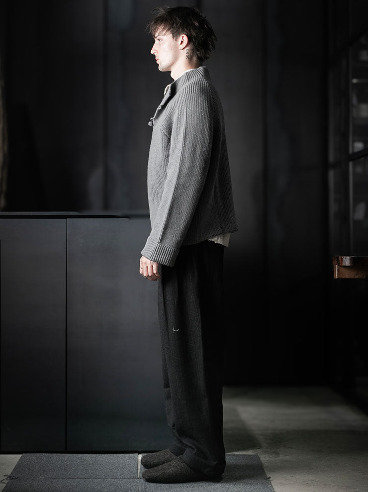 toward(s)<br>POLO SWEATER IN CROCHETED SHEEP WOOL / DARK GREY