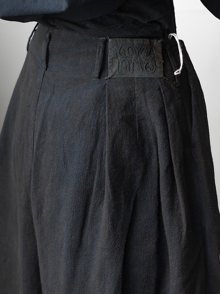 KINYAN LAM<br>UNISEX ナチュラルダイリラックスプリーツトラウザー / INDIGO BLUE