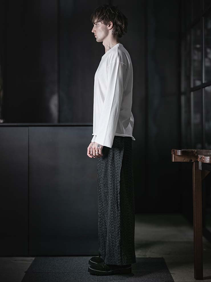 individual sentiments<br />UNISEX Loose-fit Long-sleeve T-shirt / OFF WHITE
