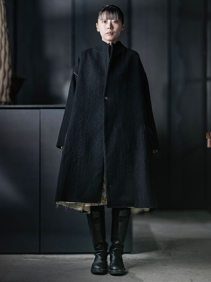 CHIAHUNG SU<br>WOMENS HAND WOVEN WOOLEN STRIPE OVER-SIZE COAT / BLACK STRIPE