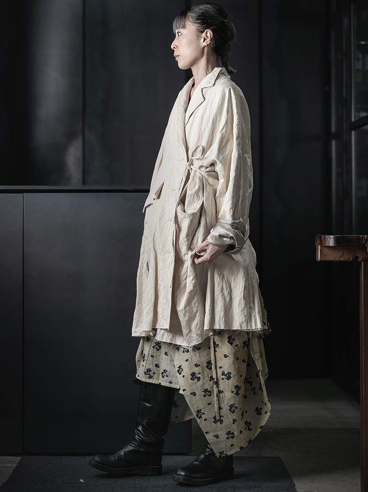 CHIAHUNG SU<br>STRAPPING DAMAGE WASHED & HAND WOVEN COAT / ECRU