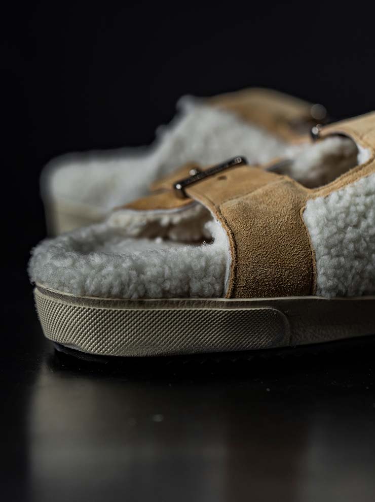 HIDNANDER<br> WOMENS SHEARLING SANDALS / CARAMEL × RED