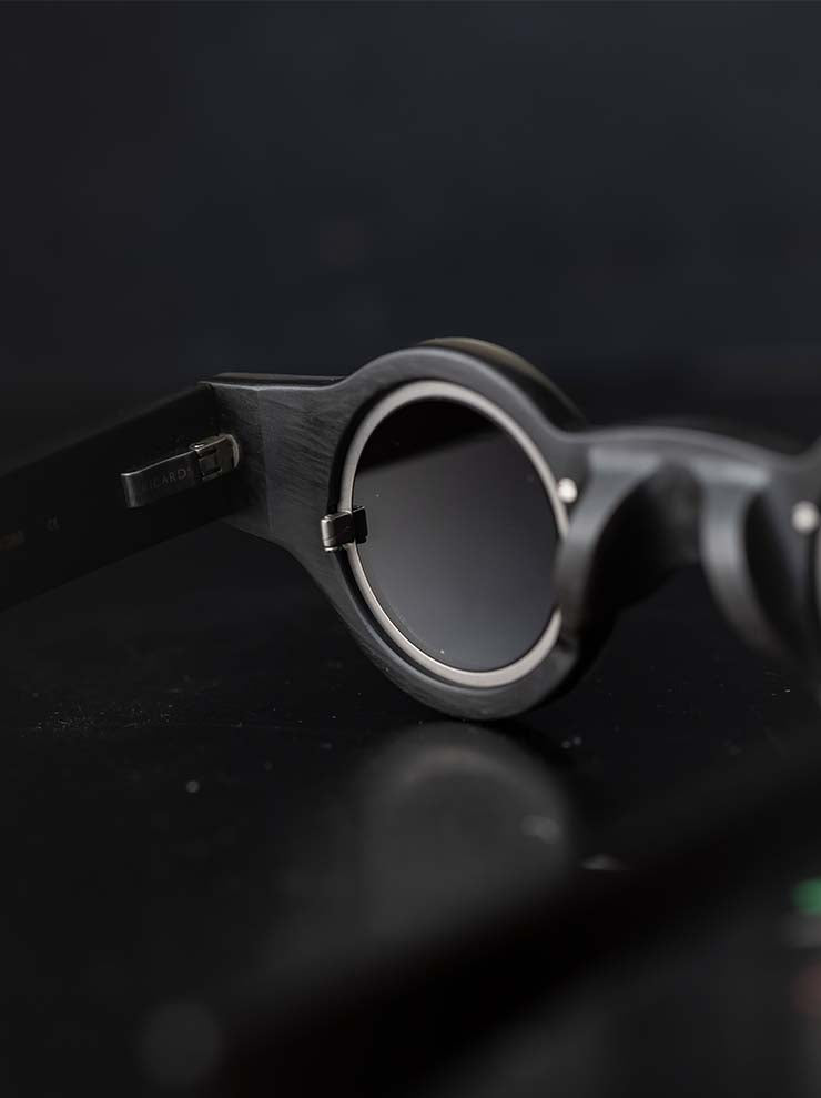 RIGARDS × ZIGGY CHEN<br/>GENUINE HORN フレームサングラス / BLACK & WHITE / RG1940ZC