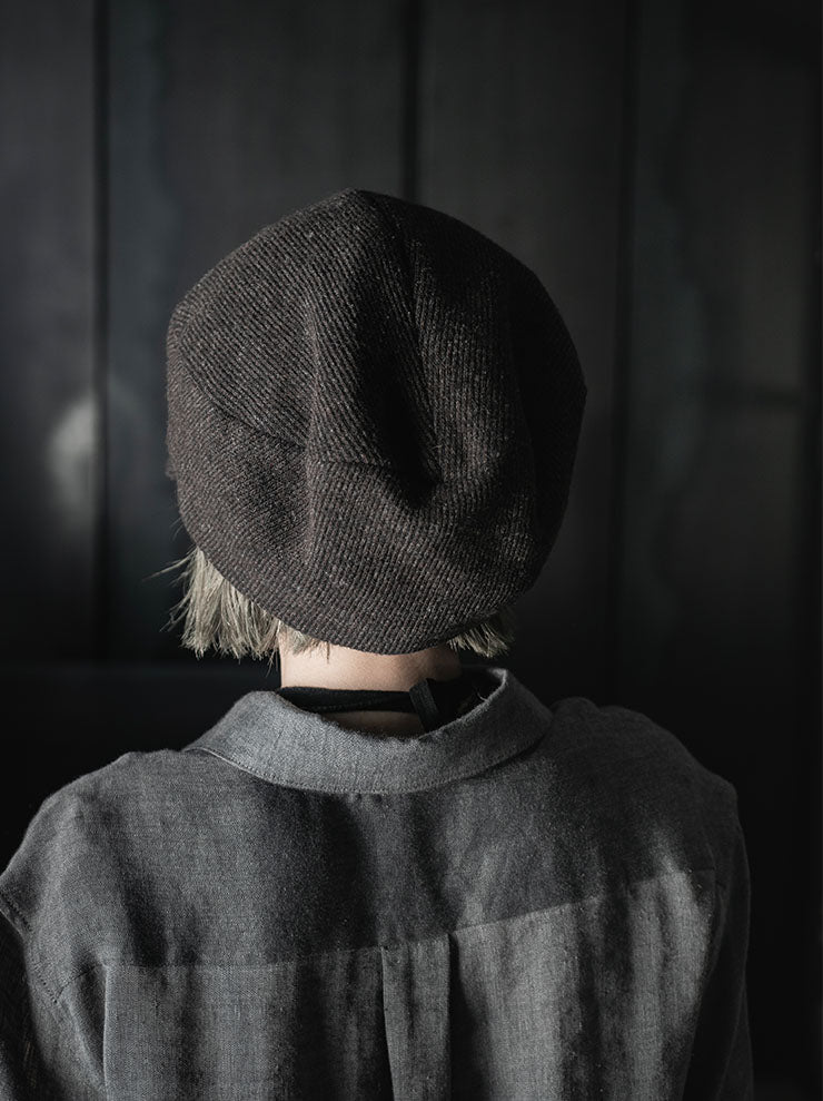 CHIAHUNG SU<br>SOFT STRUCTURE PANELED BRIM HAT / DARK BROWN