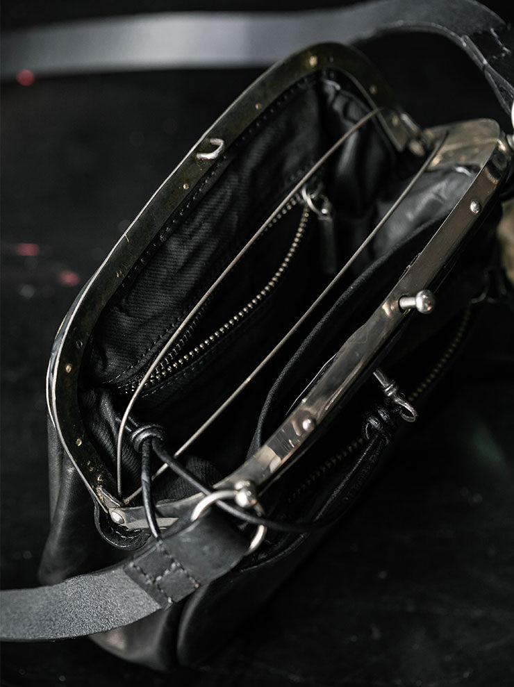 MDK – MIRANDA KALOUDIS<br>FRENCH LOCK BAG M / HORSE LEATHER / BLACK