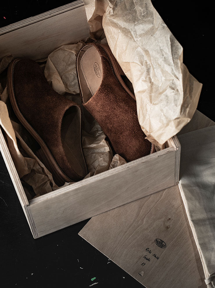 THE BACKWARD VENDOR<br>レリックミュール / Brown