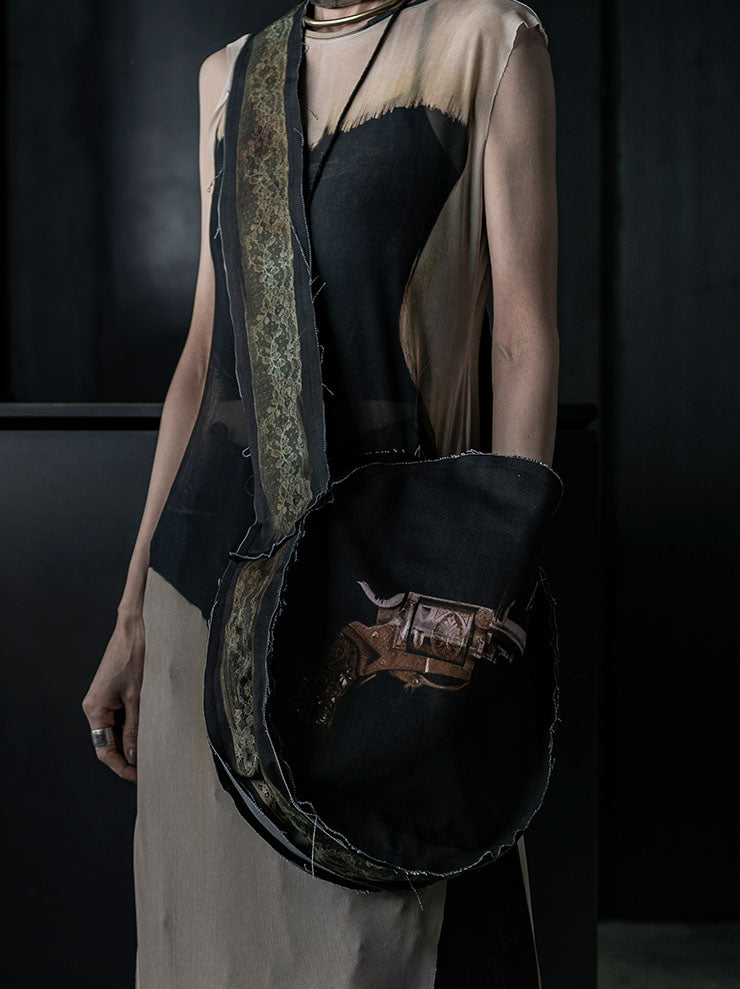 IA LONDON<br> LARGE CAMEO MESSENGER BAG / GUNS & SHOES PRINT