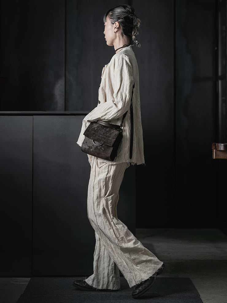 CHIAHUNG SU<br>SLIM-FIT HAND WOVEN PLEATED TROUSERS / ECRU