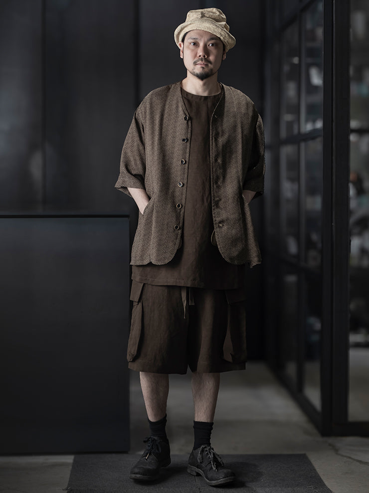 UMA WANG<br> MENS COLLARLESS HALF SLEEVE SHIRT / TAN × BLACK