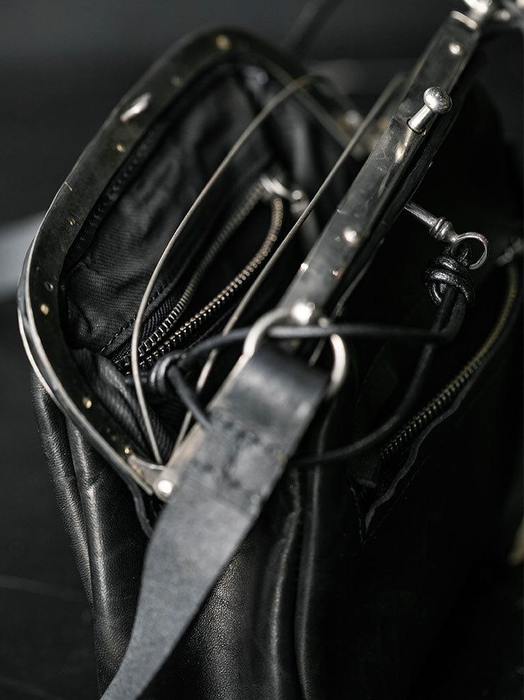 MDK – MIRANDA KALOUDIS<br>FRENCH LOCK BAG M / HORSE LEATHER / BLACK