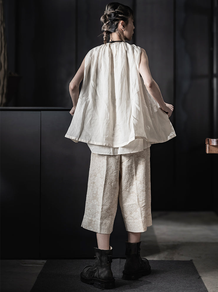 KINYAN LAM<br>WOMENS Natural Dye Pleated Ballon Vest / White