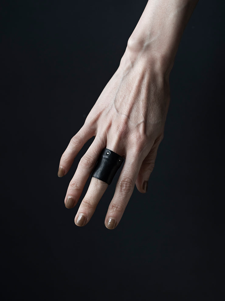 DETAJ<br>LEATHER RING / BLACK