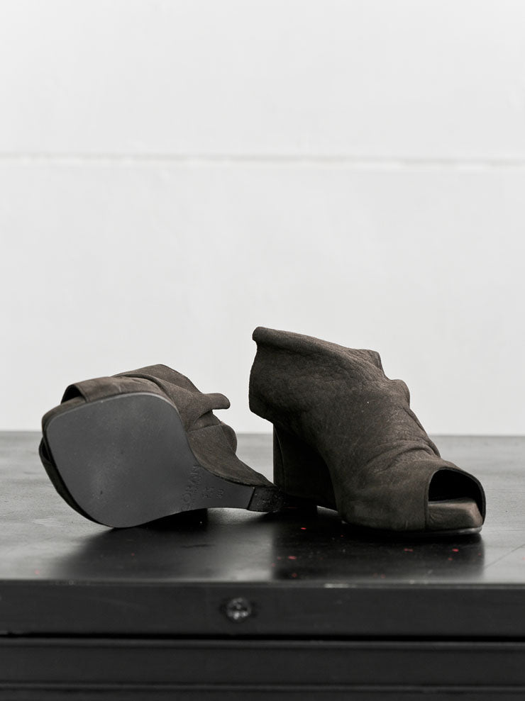 G?RAN HORAL<br> open toe wedge sandals SMOKEY