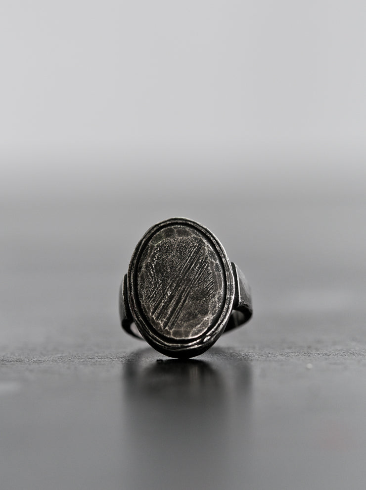 ANN DEMEULEMEESTER<br> Sign oval ring SILVER