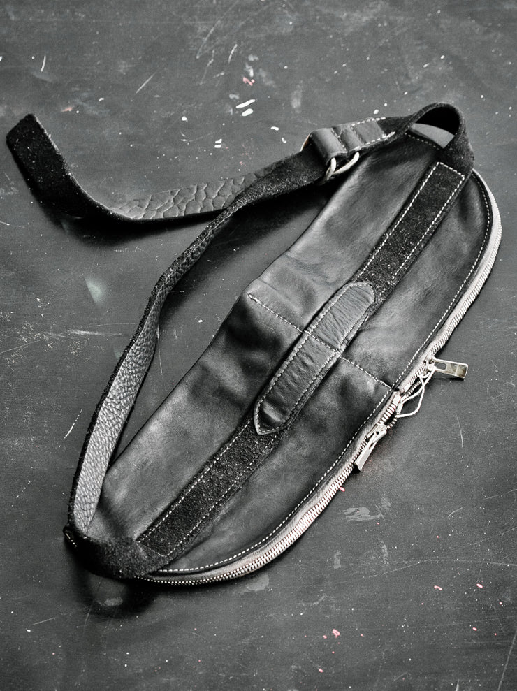 GUIDI<br> B11 Small zip bag MATTE BLACK CV39T / SOFT HORSE FG