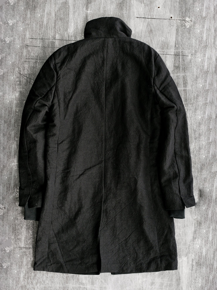 individual sentiments<br> High neck liner zip coat BLACK