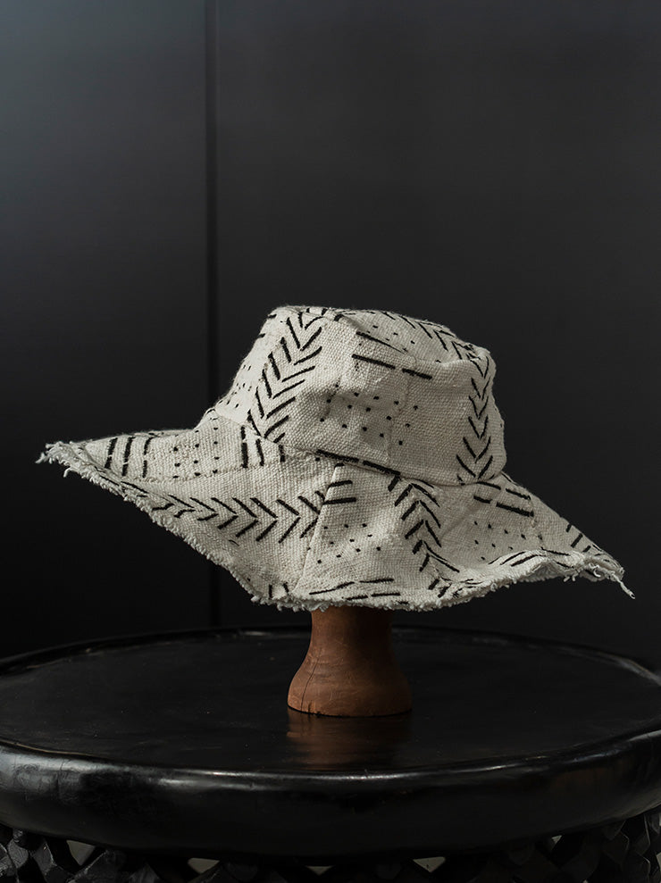 OLUBIYI THOMAS<br> UNISEX wide brim bucket hat / OFF WHITE -exclusive for 24th of AUGUST