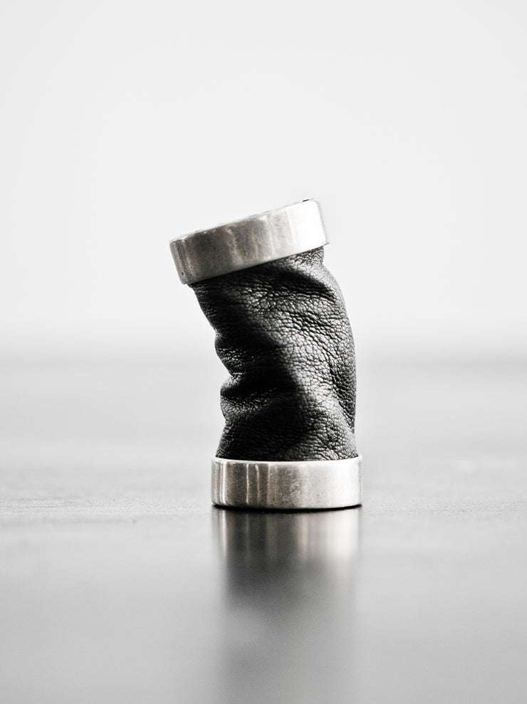 GUIDI, Silver x black diamond kangaroo leather detail ring G-AN01 BLKT