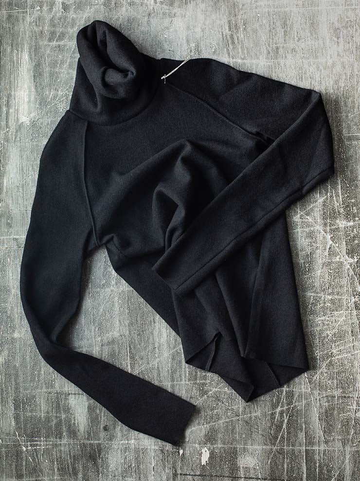 individual sentiments<br> UNISEX wool cashmere high neck tops / BLACK