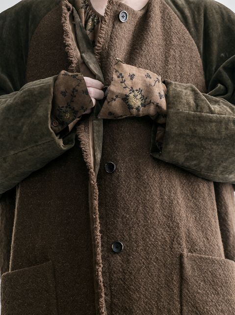 UMA WANG<br> Collarless raglan coat BROWN