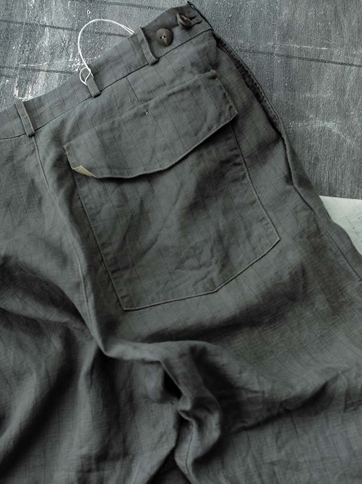 ATELIER SUPPAN<br> MENS linen short trousers / WARM GRAY