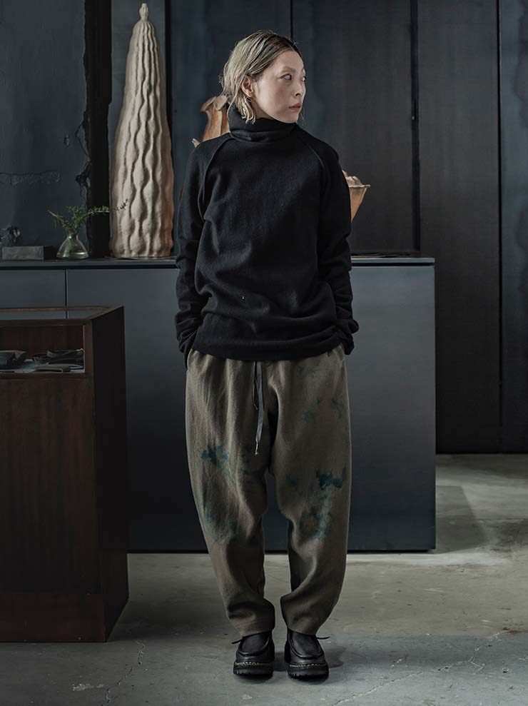 individual sentiments<br> UNISEX wool cashmere high neck tops / BLACK